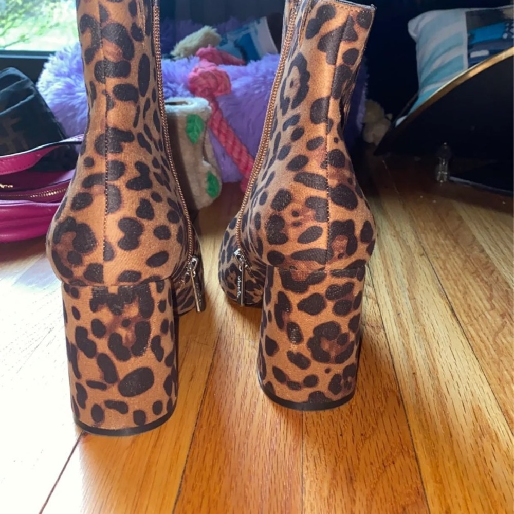 Size 9.5 Charles David leopard booties- super cute! Only worn once